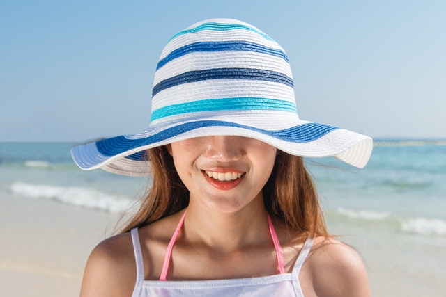 Garder sa tête à l'abris du soleil avec les chapeaux anti UV